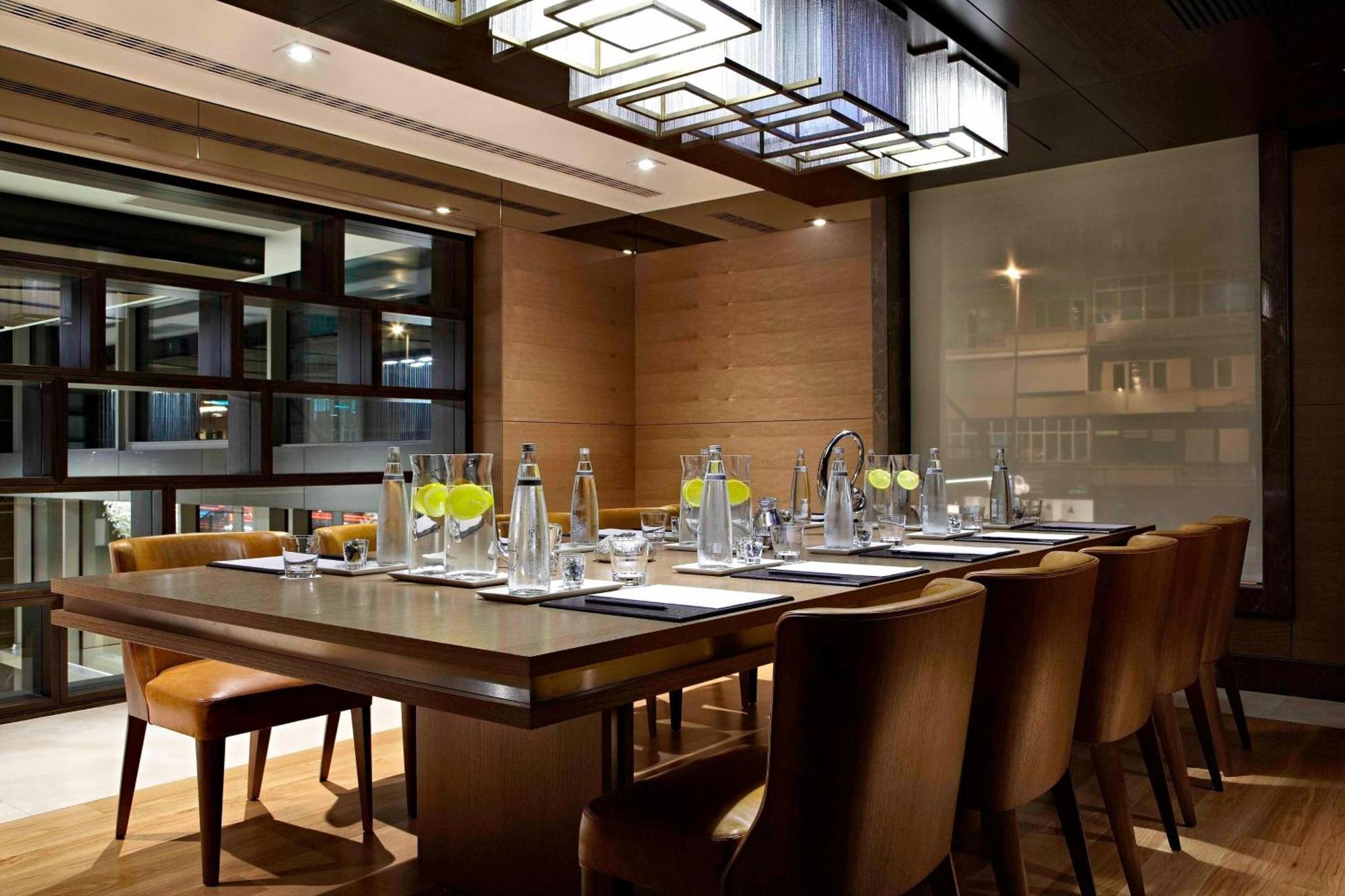 Renaissance Istanbul Polat Bosphorus Hotel Dış mekan fotoğraf The meeting room